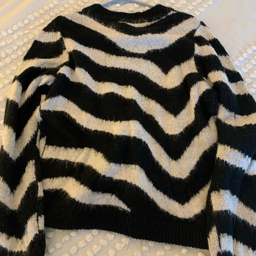 Sweater - Picture 4 of 7